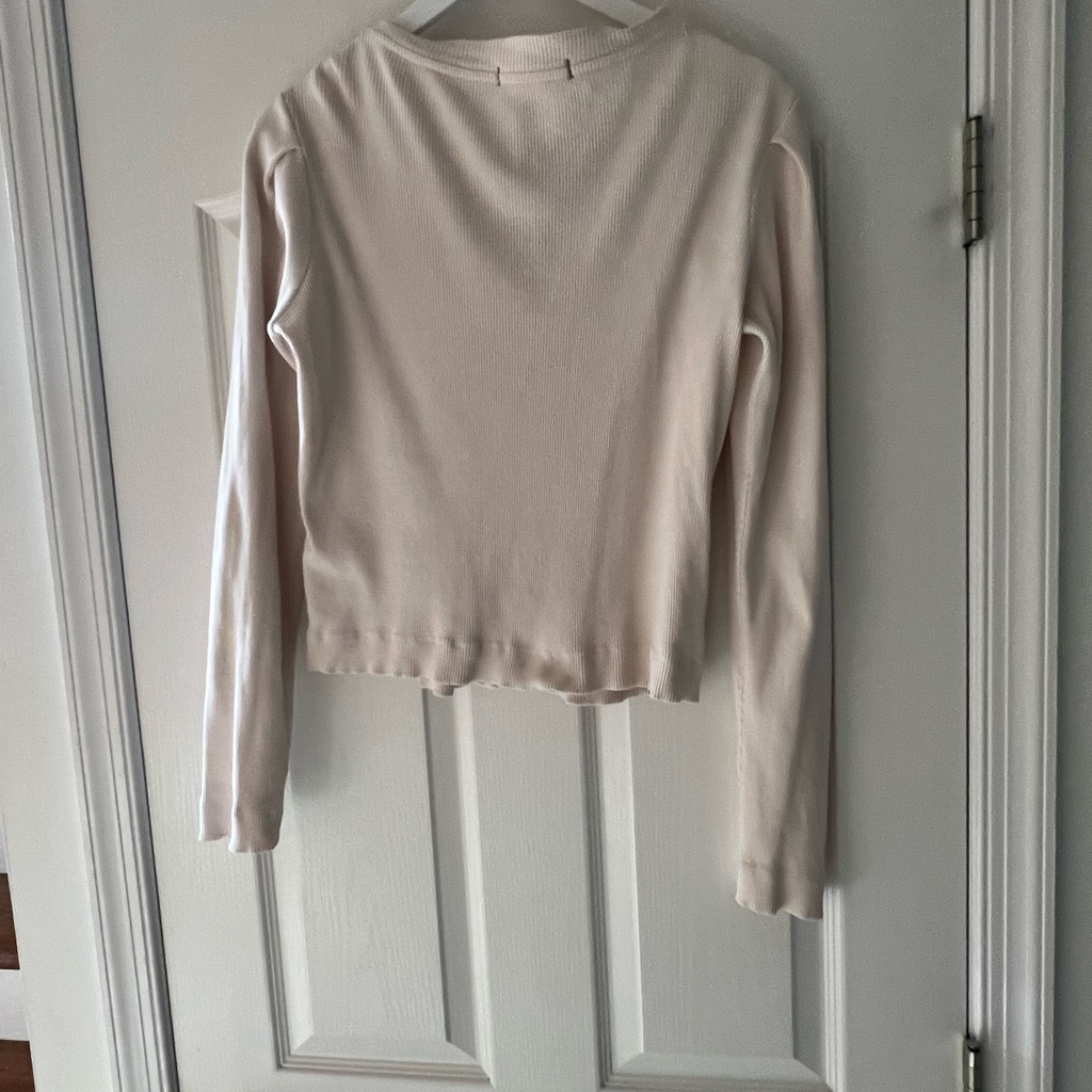 Amo Soft Cream Long Sleeve Top